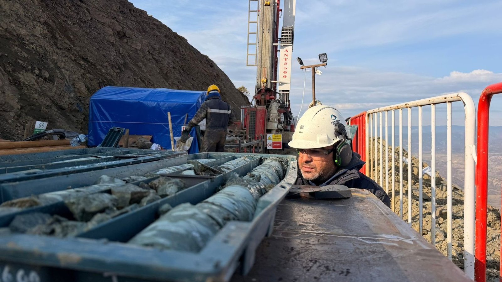Core logging at the drill site